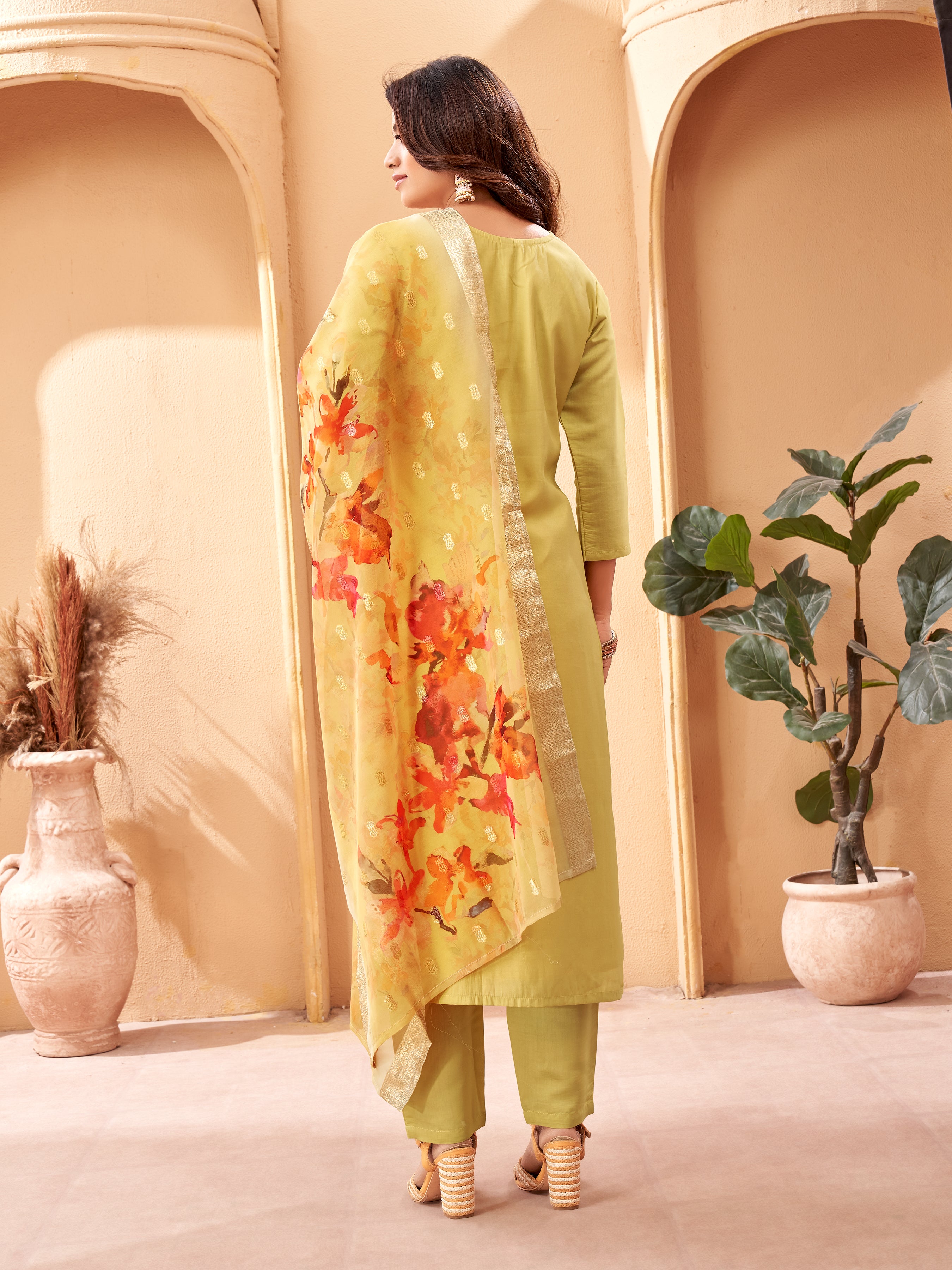 Floral Embroidered Regular Pure Cotton Thread Work Kurta With Trousers & Dupatta