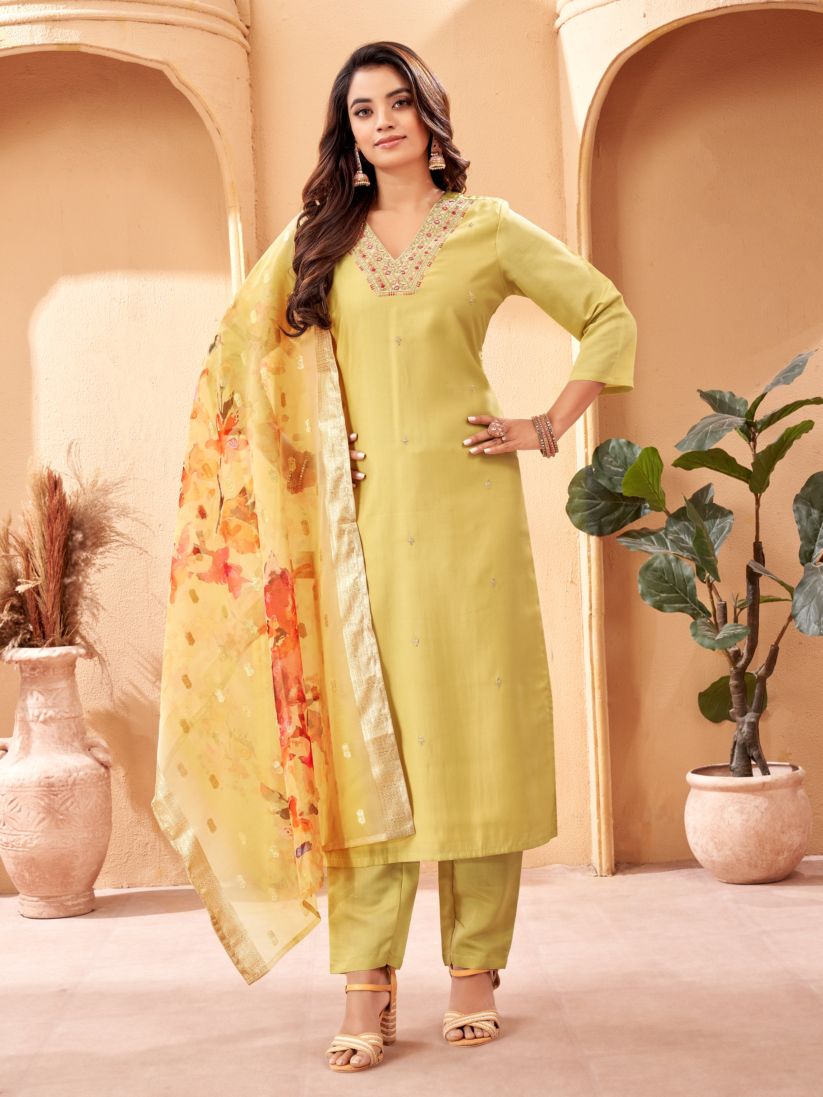 Floral Embroidered Regular Pure Cotton Thread Work Kurta With Trousers & Dupatta