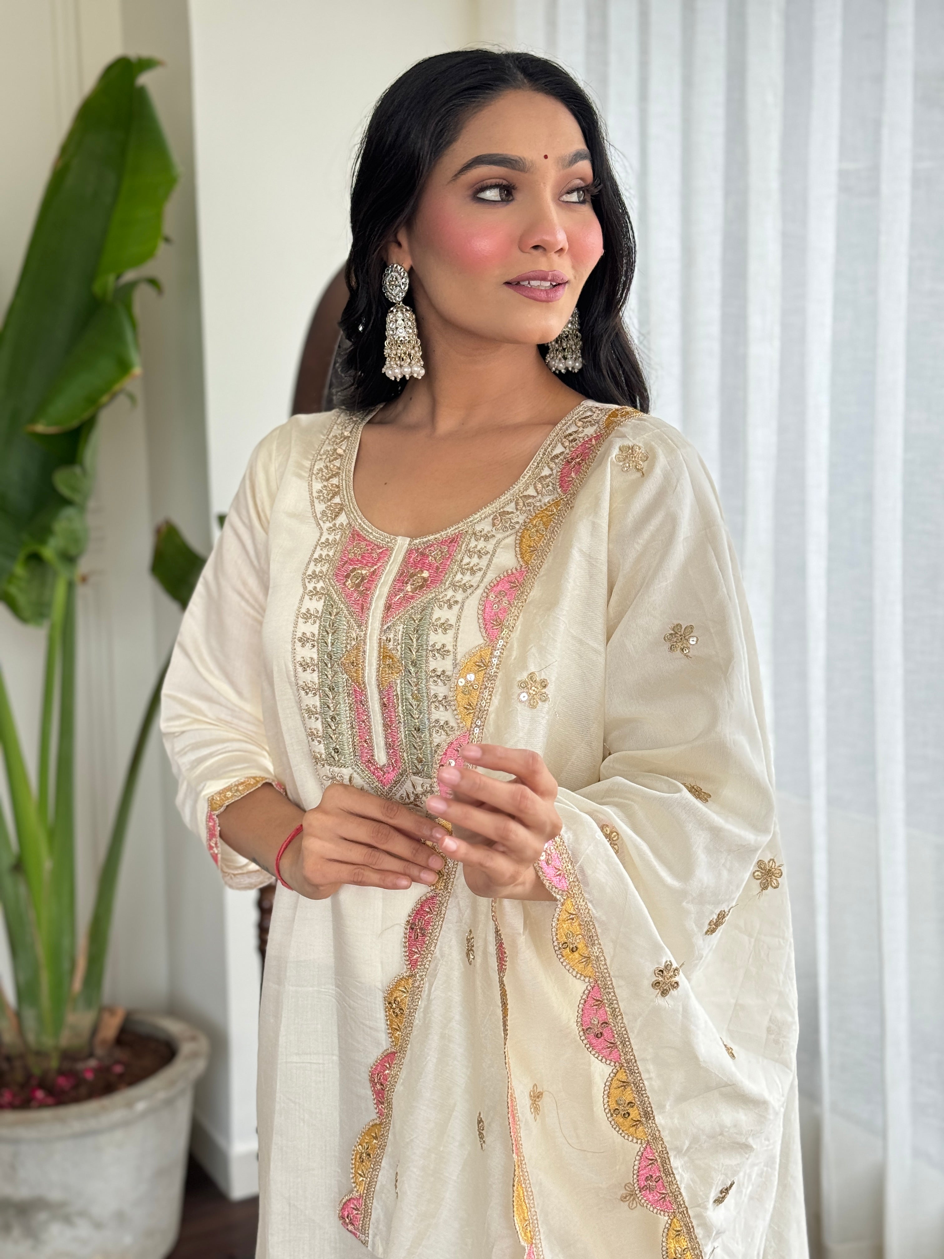 Women Embroidered Pure Vicose Chanderi kurta set