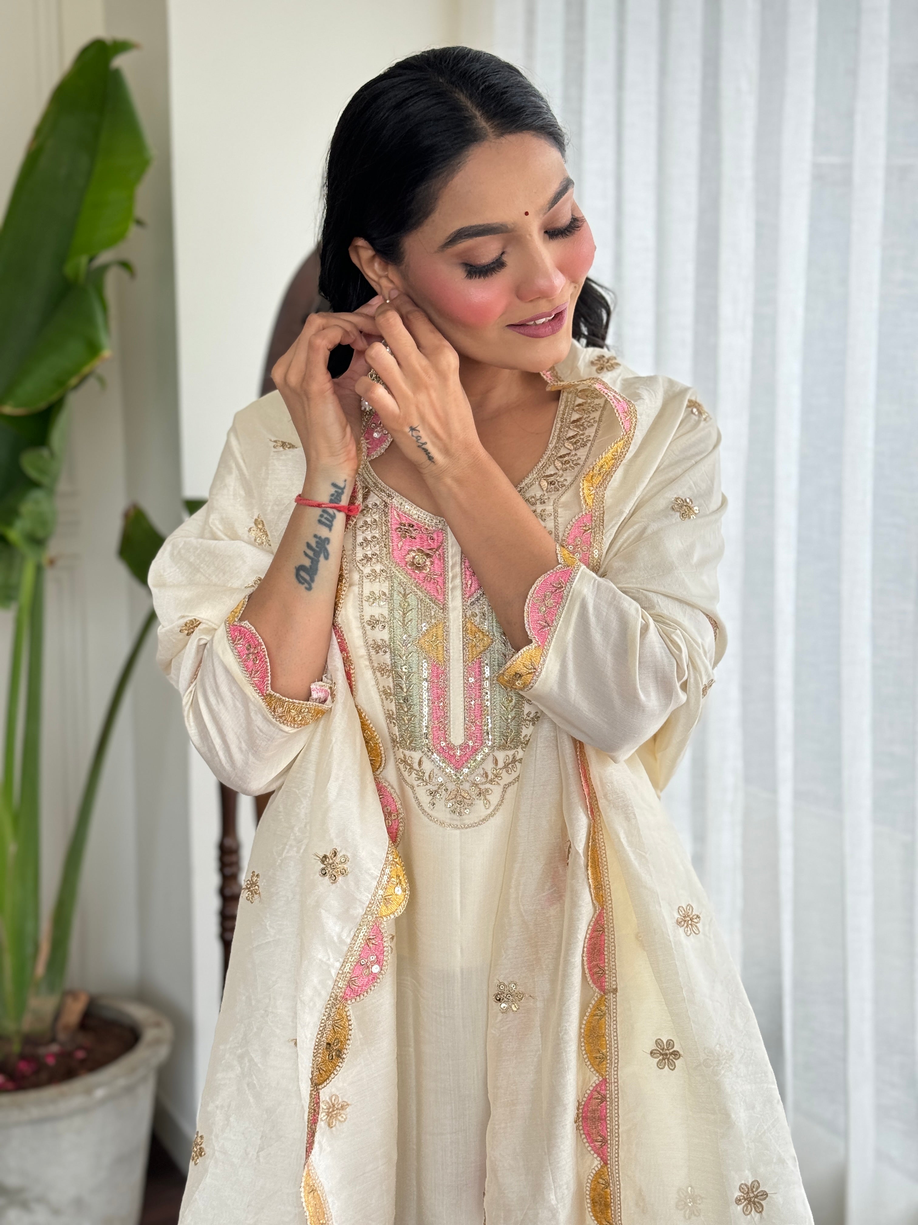 Women Embroidered Pure Vicose Chanderi kurta set